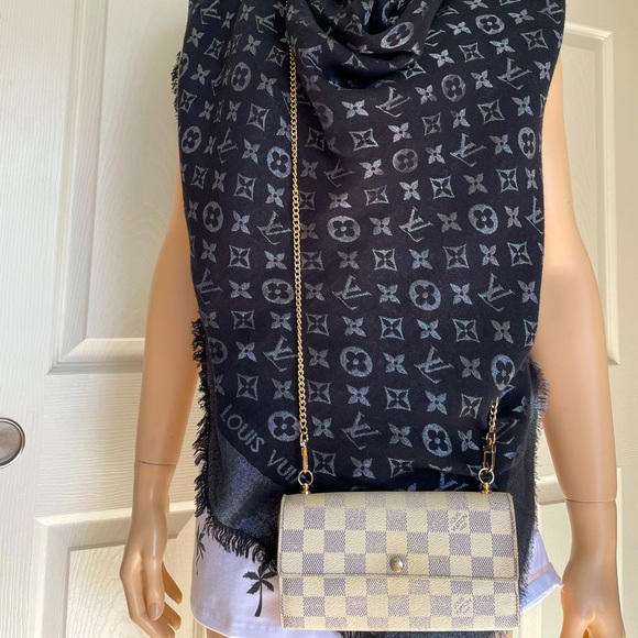 Louis Vuitton Damuer Azur Sarah Wallet with Chain - Picture 4 of 10